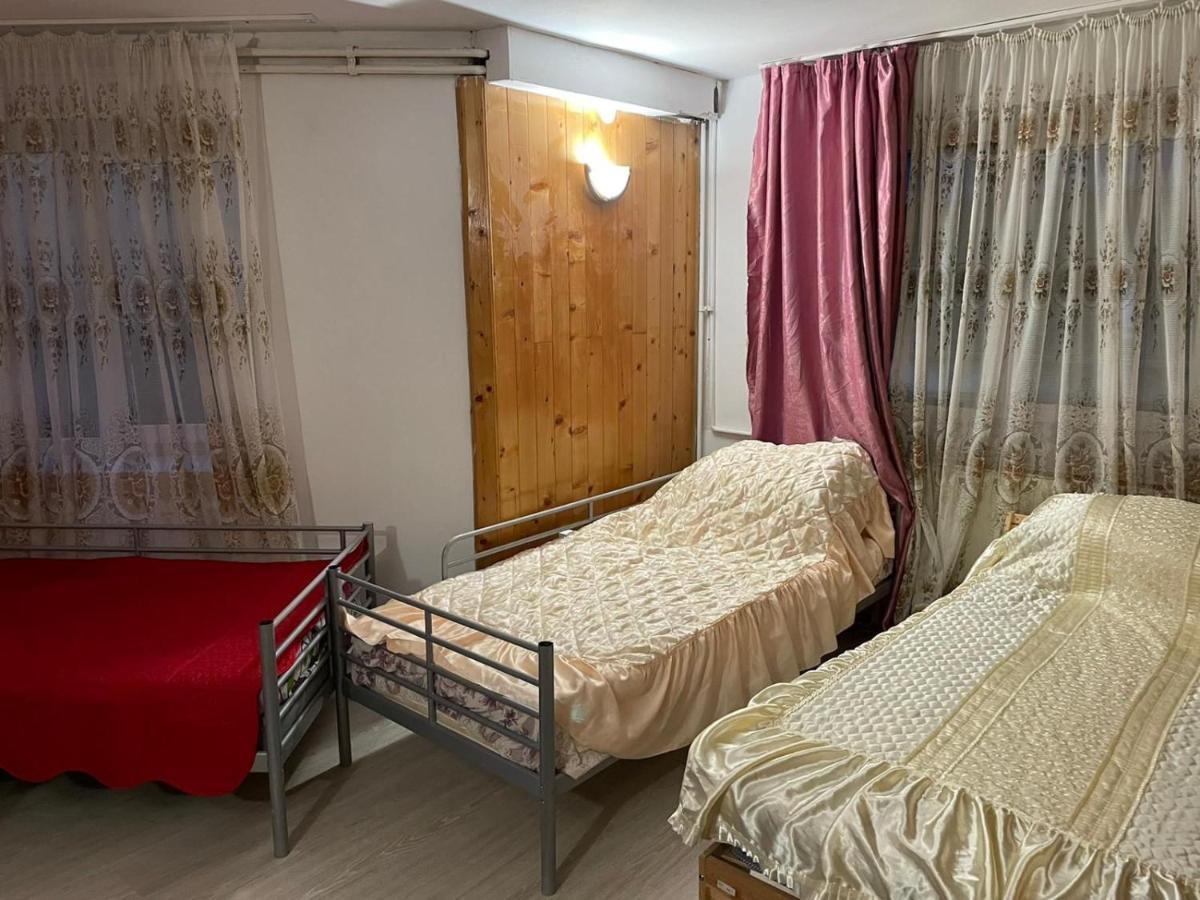 Cristina, Alex Si Prietenii Hotell Buşteni Exteriör bild